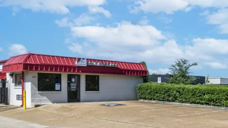 Outdoor store entrance to Autumn Ridge, Memphis, TN, Devon Self Storage.