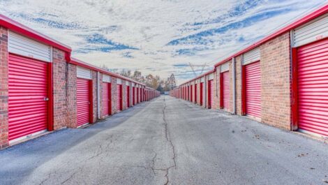Large driveways through Devon Self Storage in Cordova, Tennessee