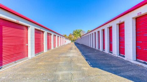 Large open driveways at Devon Self Storage in Memphis, Tennessee