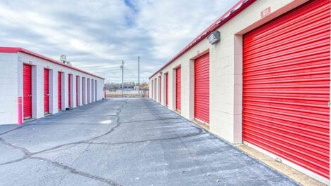 A variety of self storage units at Devon Self Storage in Memphis, Tennessee