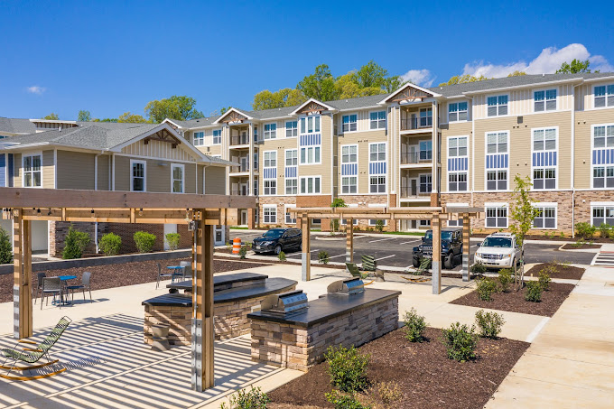 The Ben Arbordale apartments near Devon Self Storage - Williamsburg in Williamsburg, VA