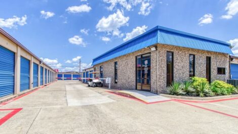 Wide driveways for easy access to drive-up storage units at Devon Self Storage in Rowlett, Texas