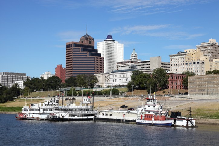 A few boats docked along The Mississippi River.