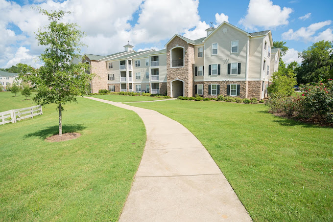 Verandas at Taylor Oaks apartments near Devon Self Storage - Ray Thorington in Montgomery, AL