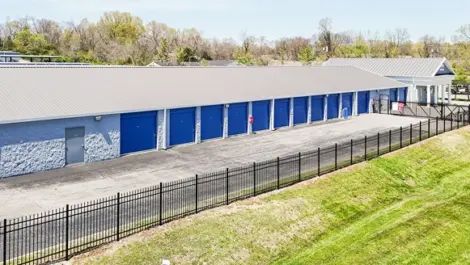 Drive up storage units in Hendersonville, TN, at Devon Self Storage - Shackle Island